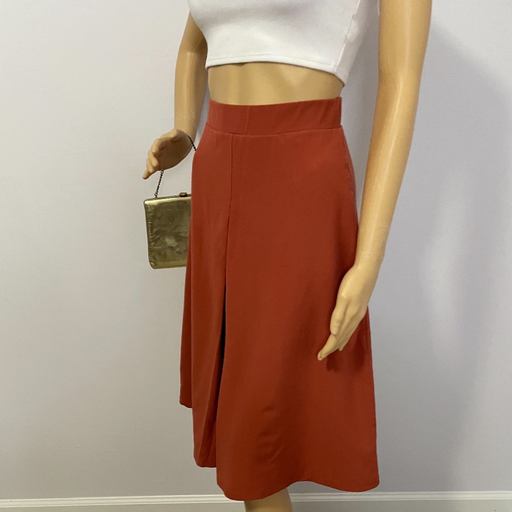 Burnt orange high waisted gaucho pants with pleating and wide leg fit below knee - Picture 6 of 10